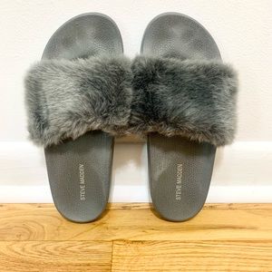 Steve Madden Fuzzy Slides. Size 8